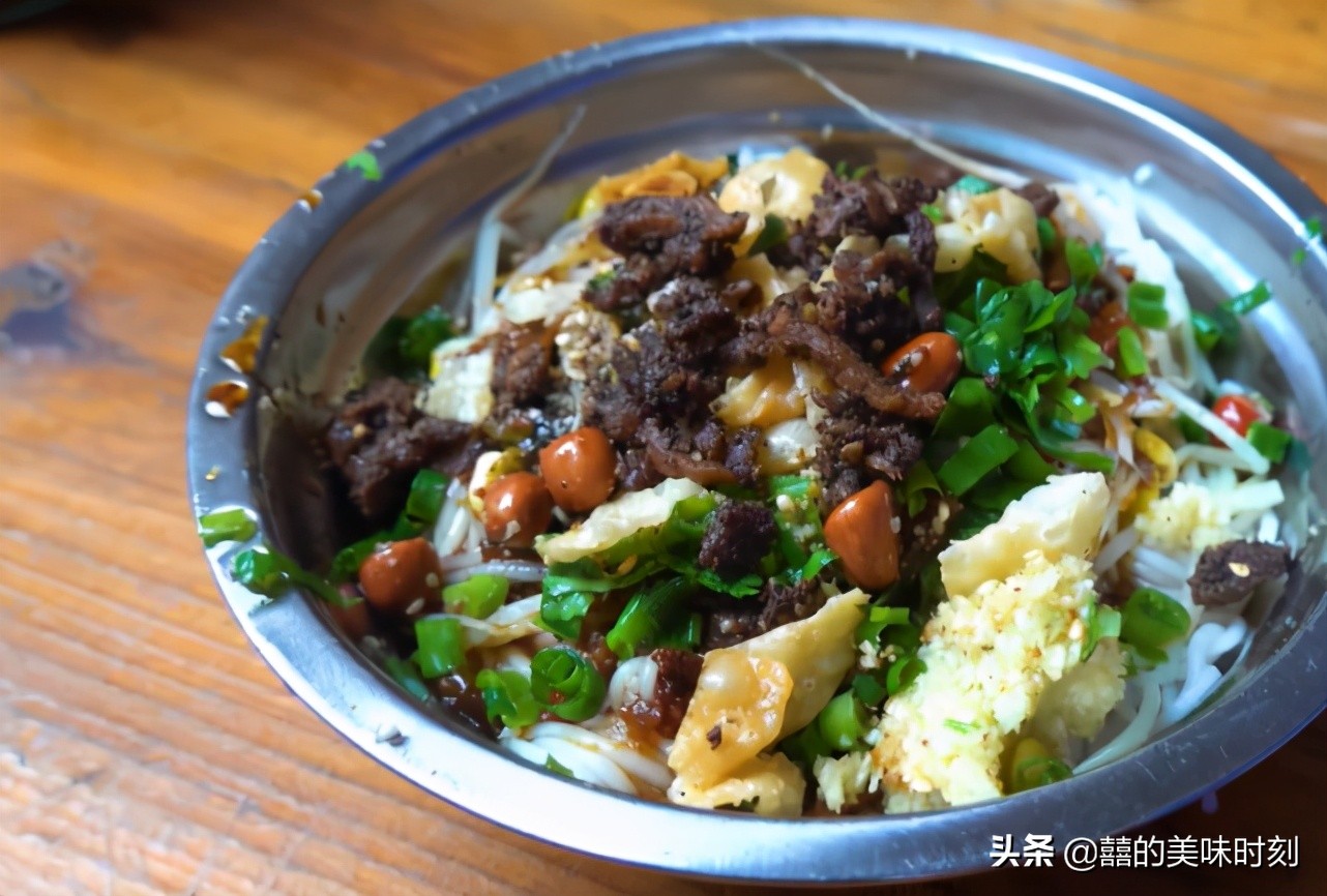 海口藏得最深的海南粉，十幾年沒有(yǒu)招牌沒有(yǒu)門臉，配海螺湯絕了